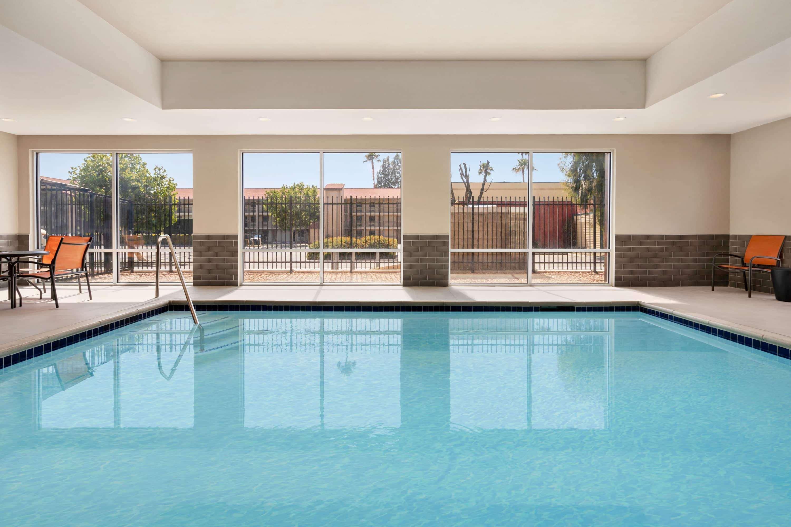 La Quinta Inn & Suites By Wyndham San Bernardino Bagian luar foto