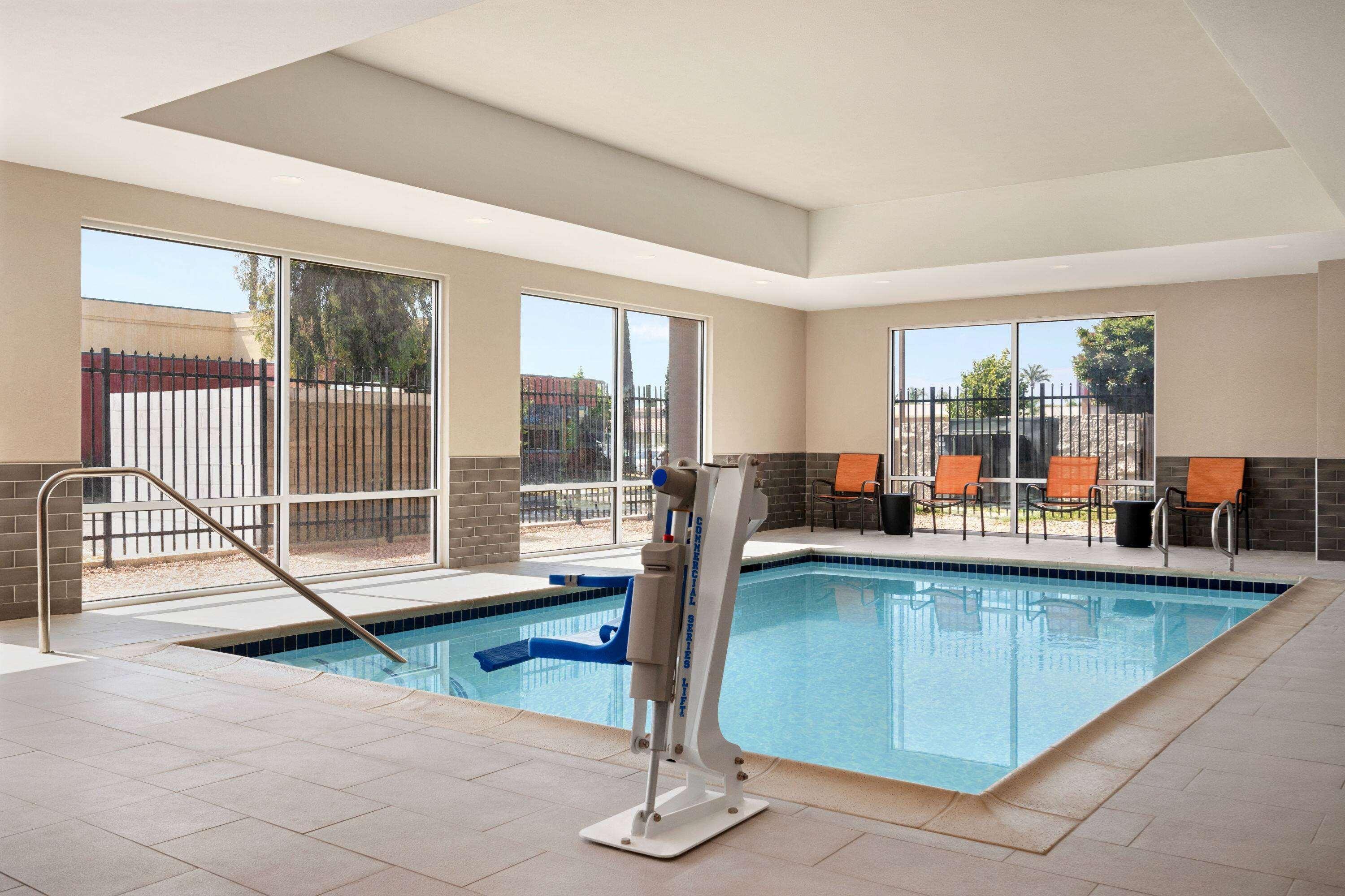 La Quinta Inn & Suites By Wyndham San Bernardino Bagian luar foto