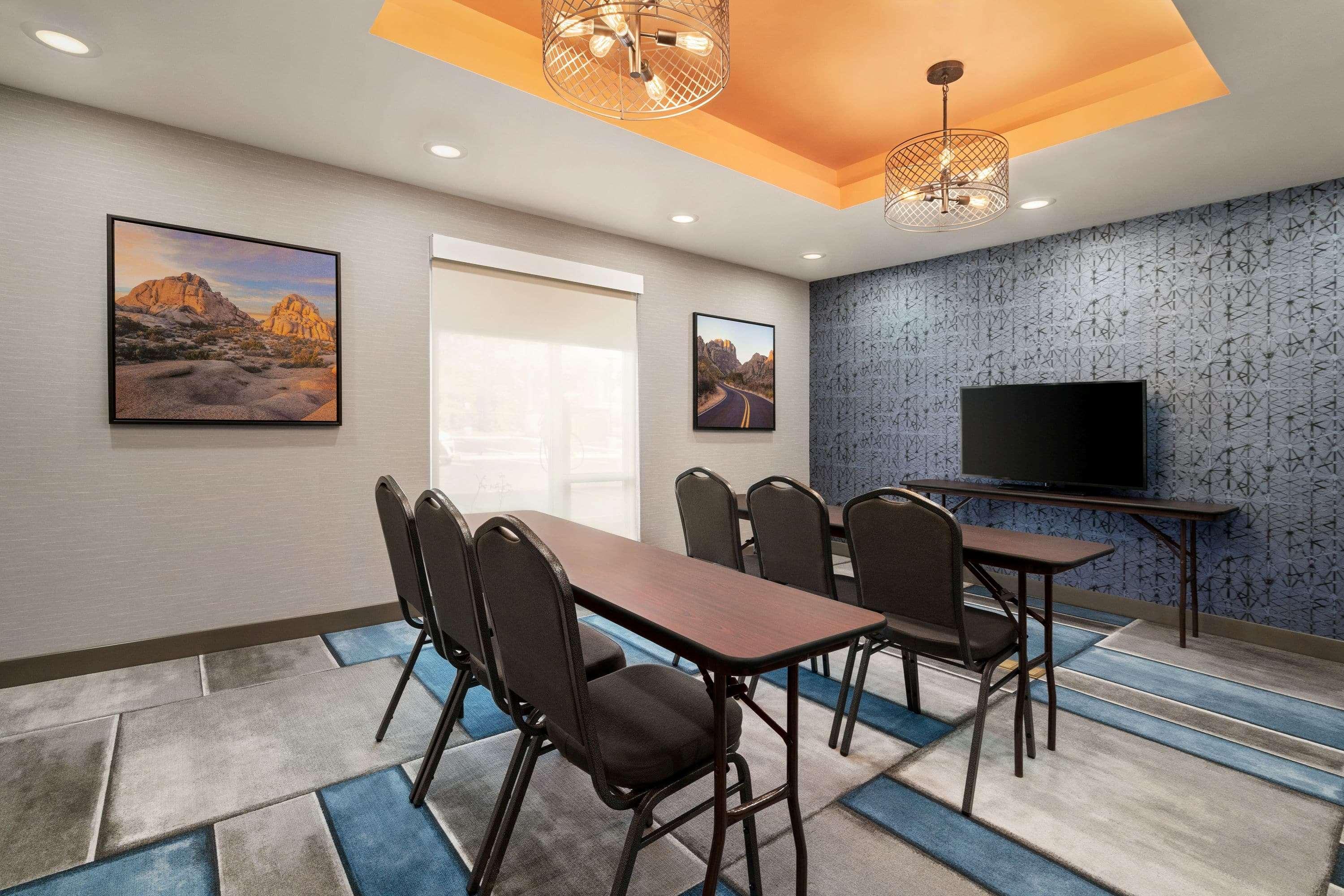 La Quinta Inn & Suites By Wyndham San Bernardino Bagian luar foto