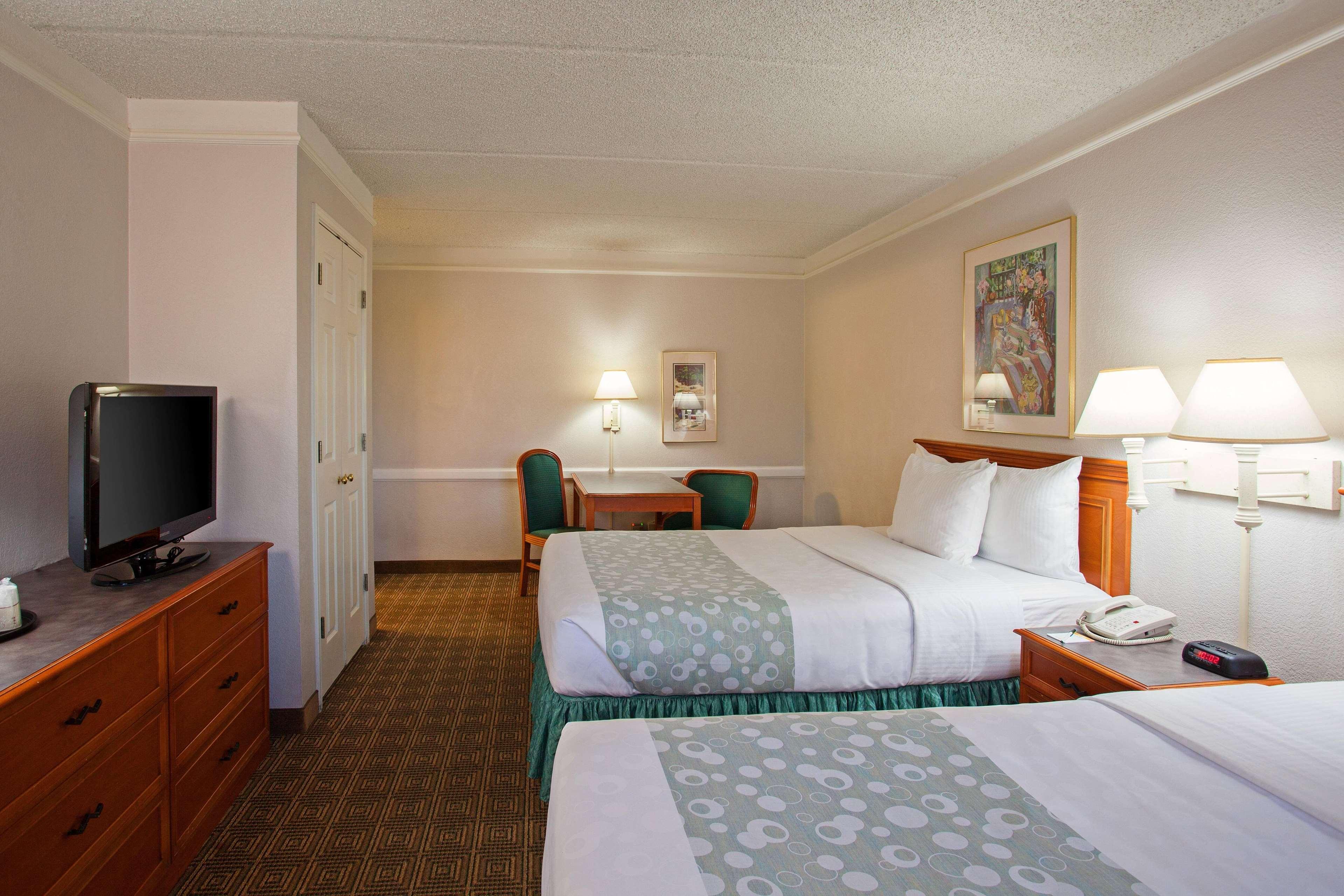 La Quinta Inn & Suites By Wyndham San Bernardino Bagian luar foto