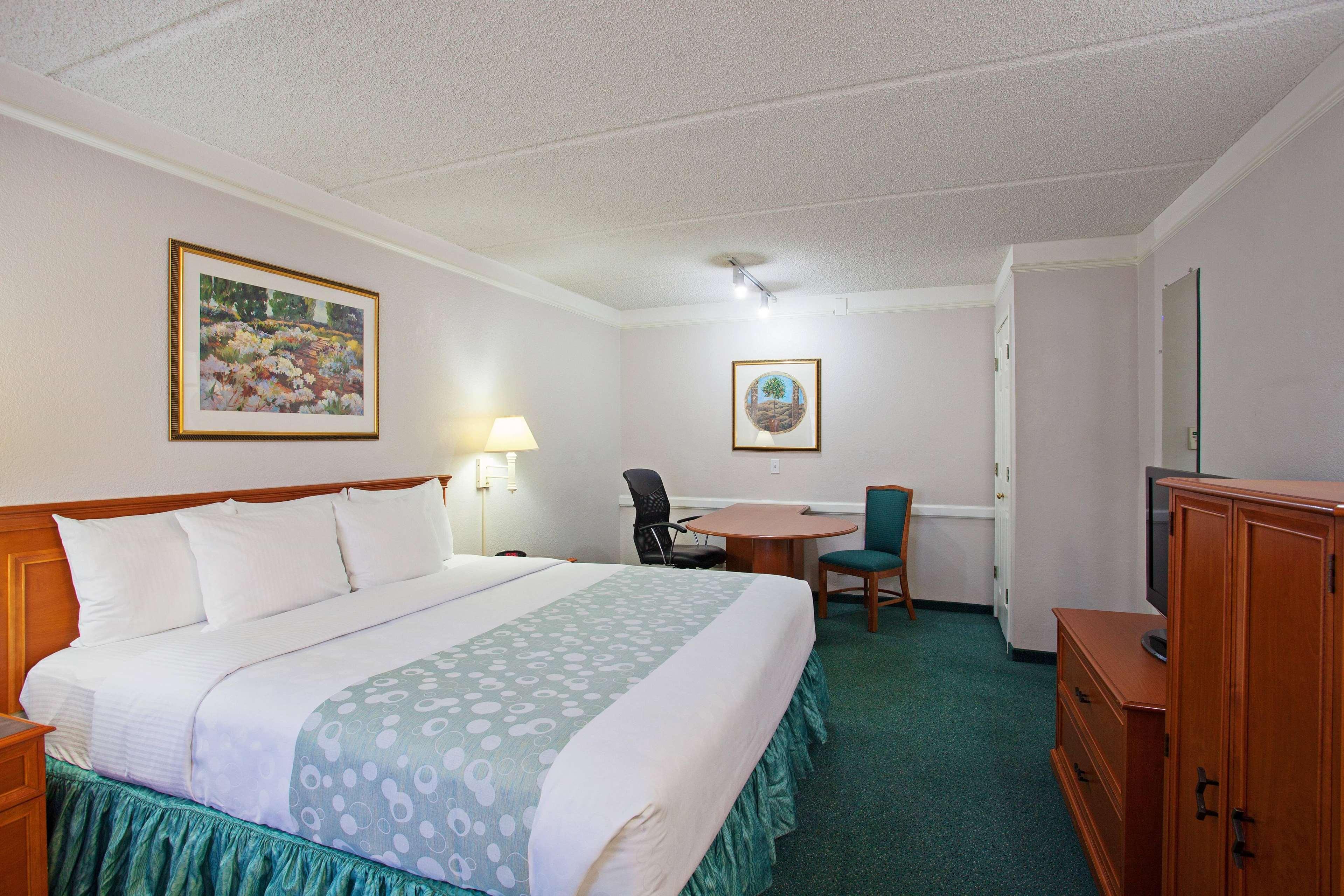 La Quinta Inn & Suites By Wyndham San Bernardino Bagian luar foto