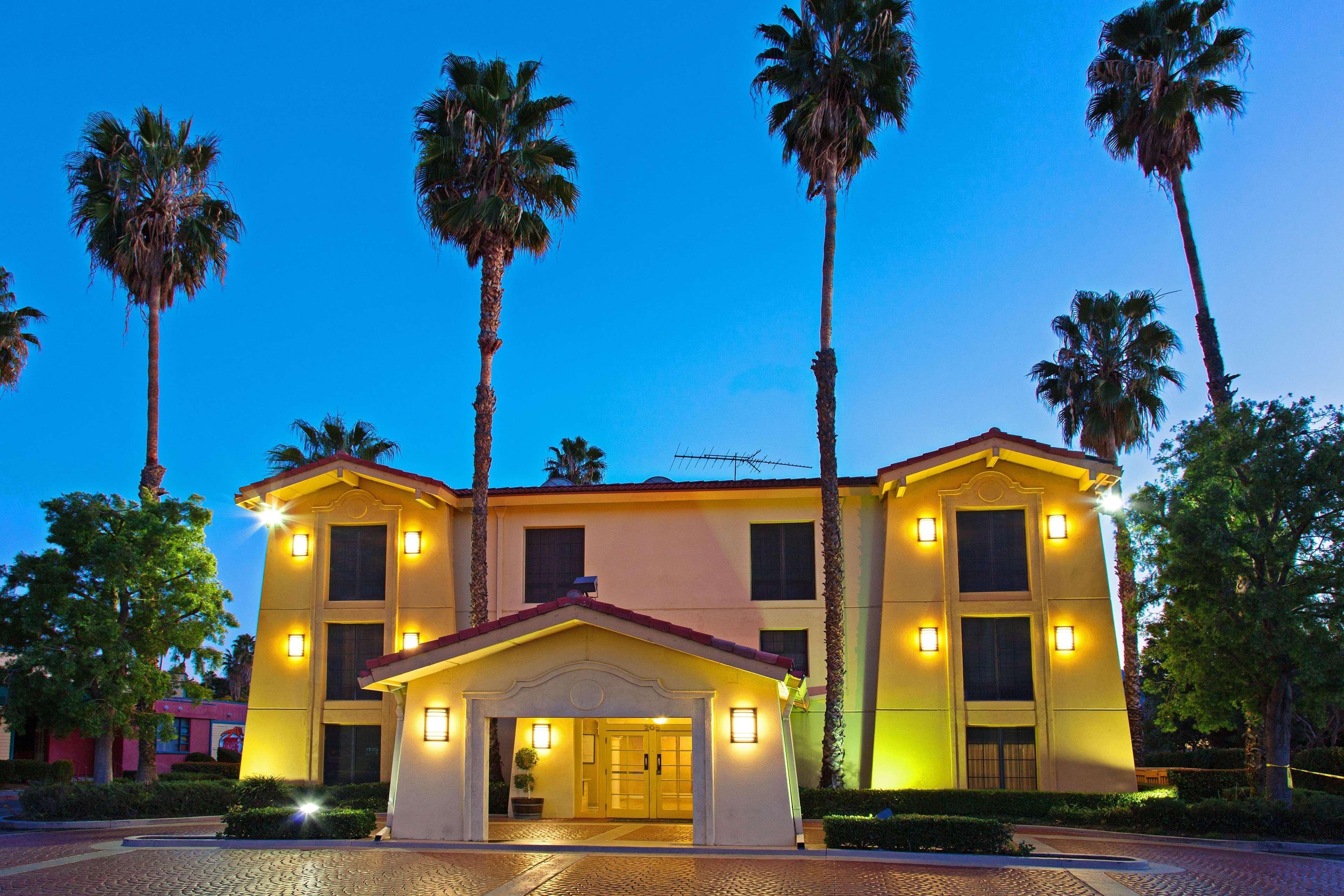 La Quinta Inn & Suites By Wyndham San Bernardino Bagian luar foto
