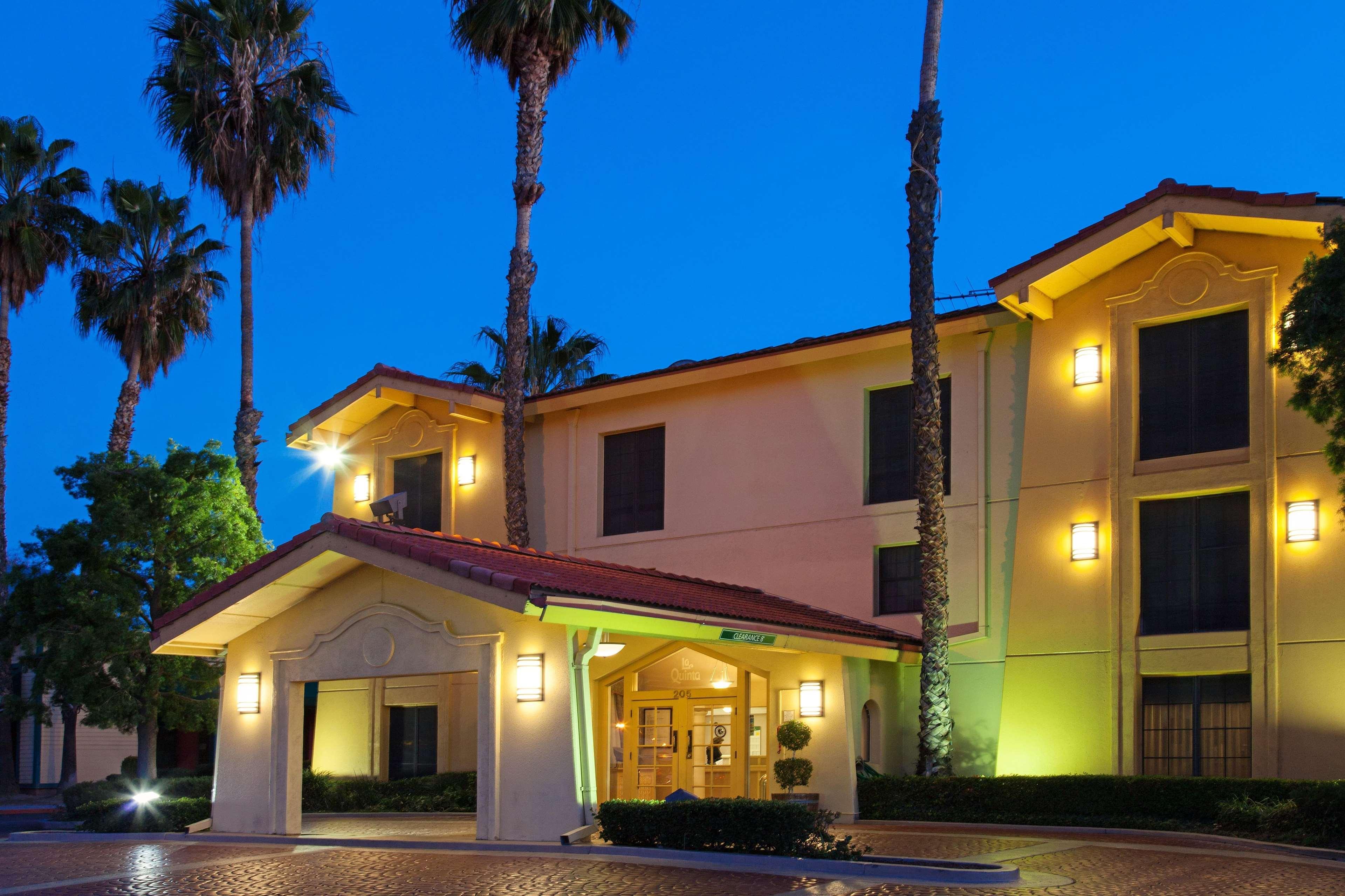 La Quinta Inn & Suites By Wyndham San Bernardino Bagian luar foto