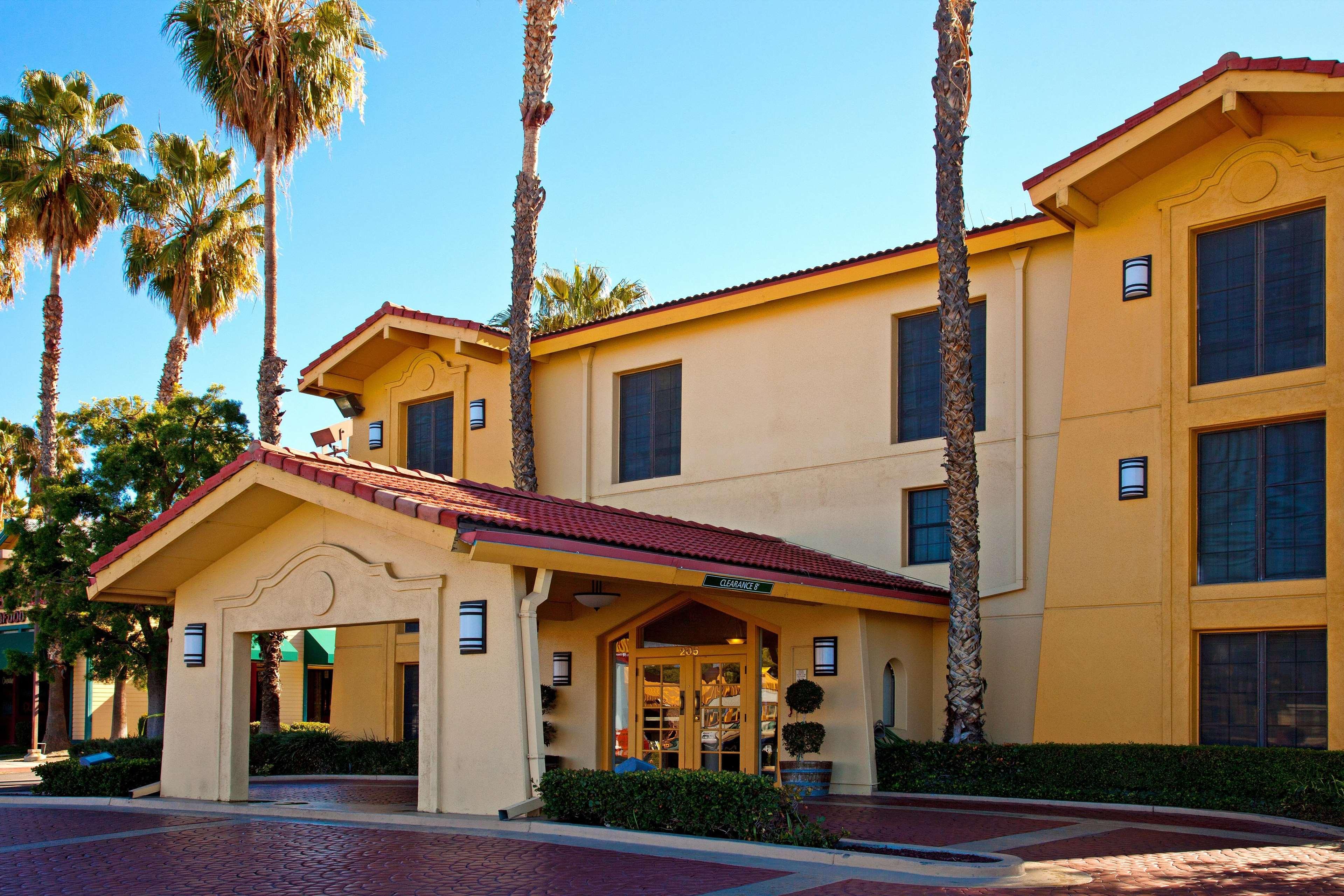 La Quinta Inn & Suites By Wyndham San Bernardino Bagian luar foto