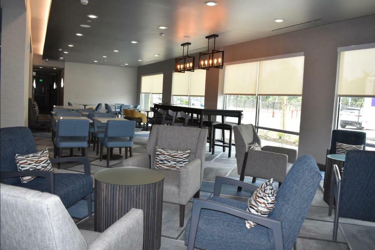La Quinta Inn & Suites By Wyndham San Bernardino Bagian luar foto