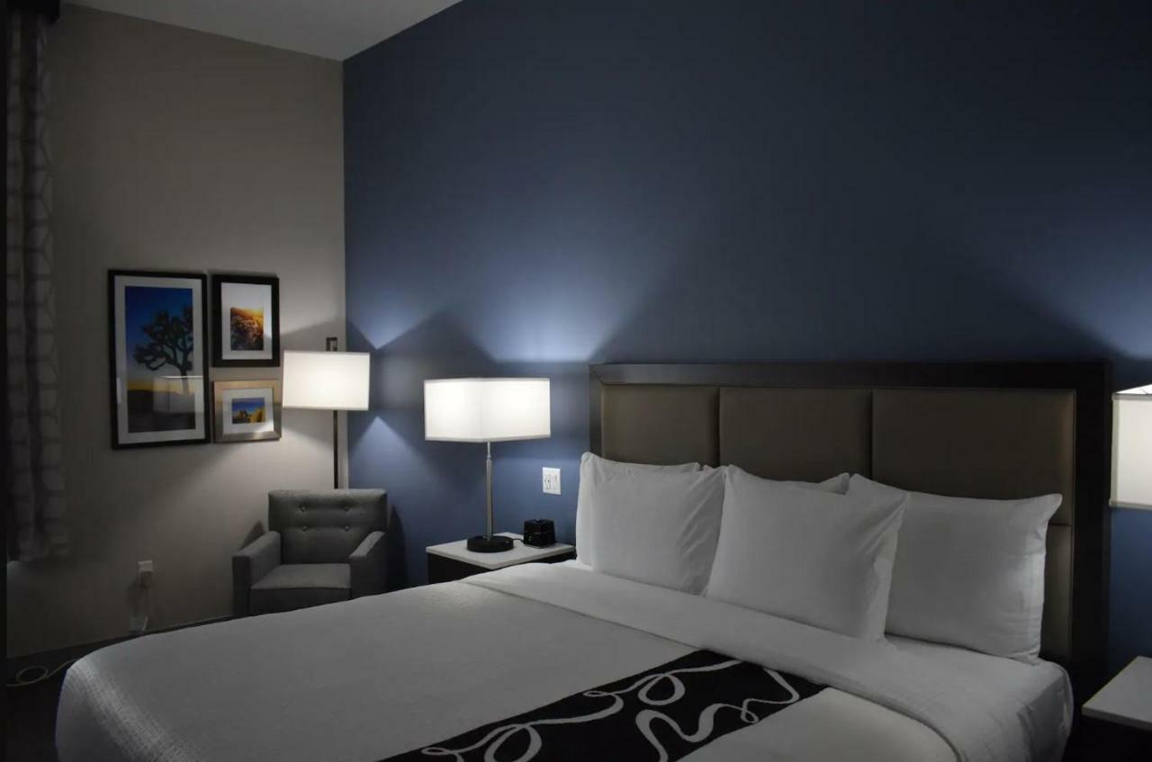La Quinta Inn & Suites By Wyndham San Bernardino Bagian luar foto