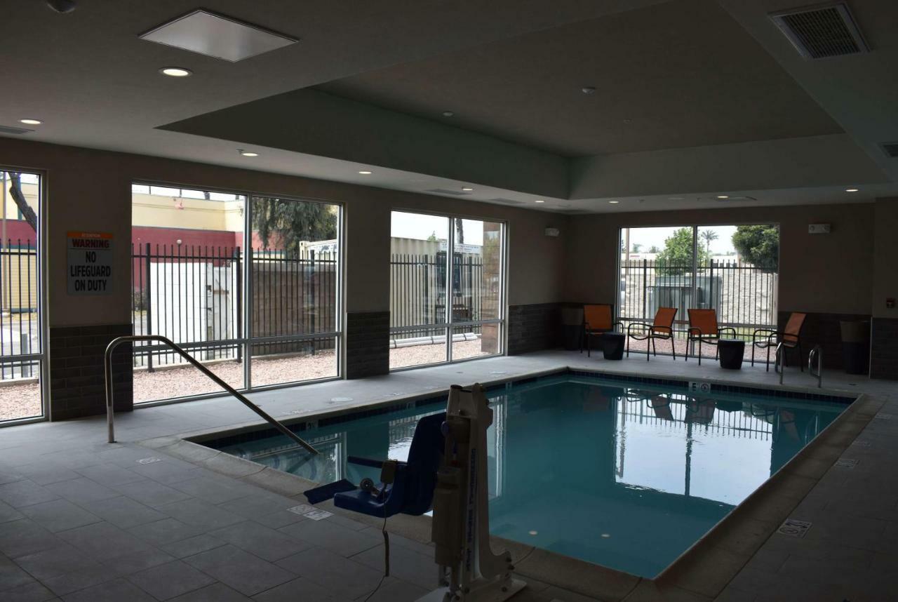 La Quinta Inn & Suites By Wyndham San Bernardino Bagian luar foto
