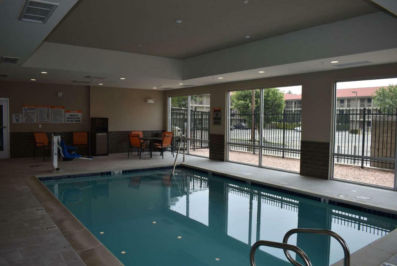 La Quinta Inn & Suites By Wyndham San Bernardino Bagian luar foto